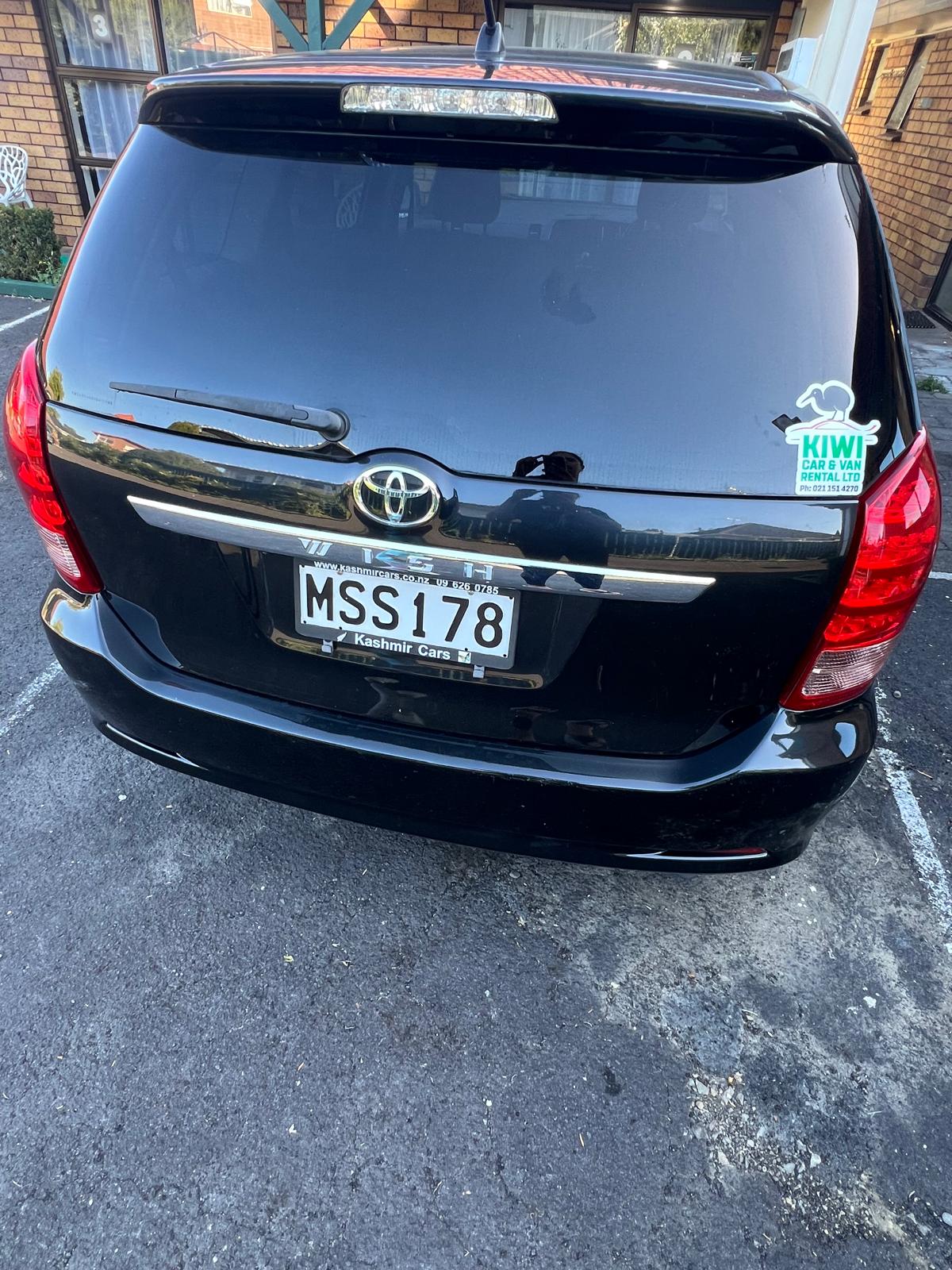 TOYOTA WISH (DXQ) BEI